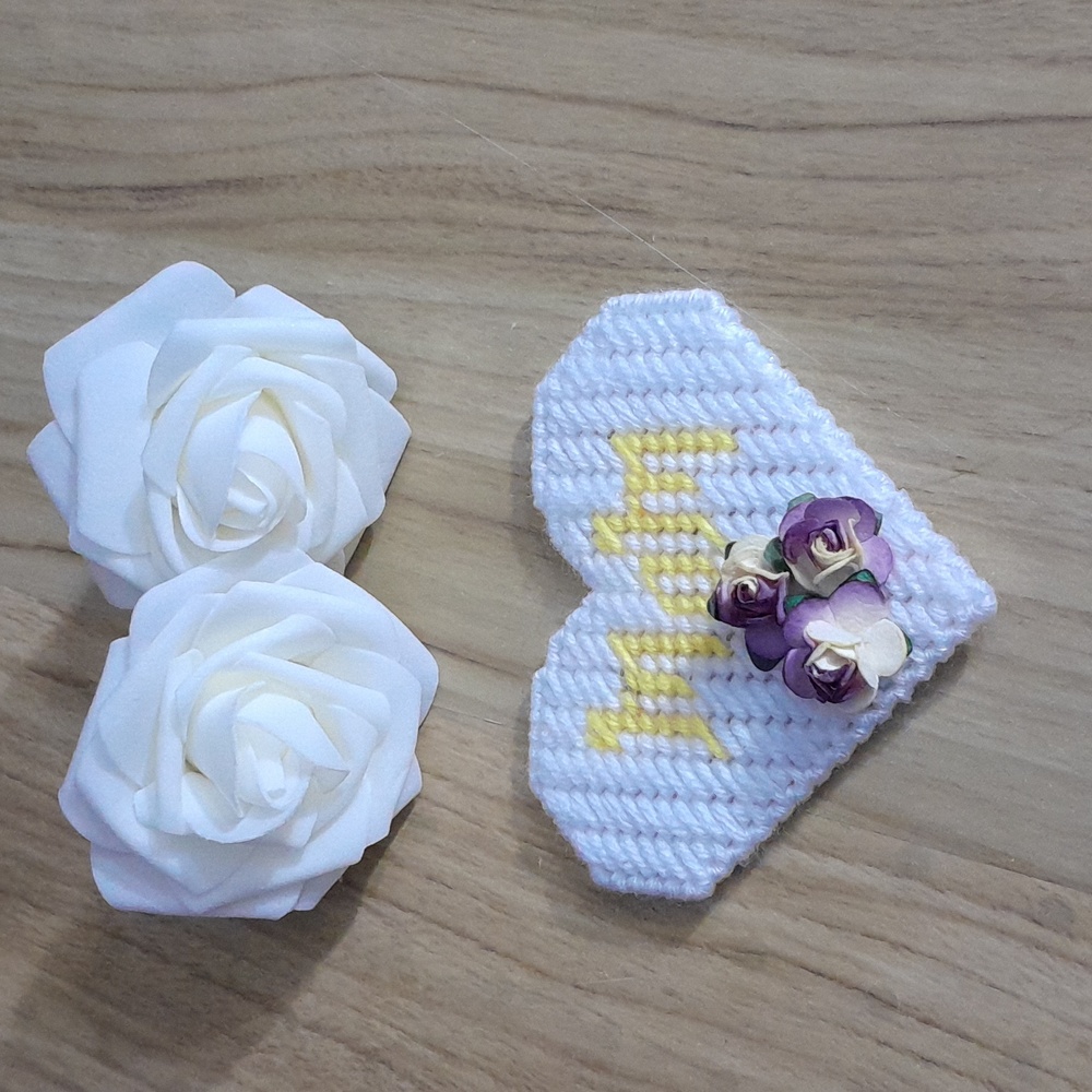 Handmade Plastic Canvas Mom heart Magnet